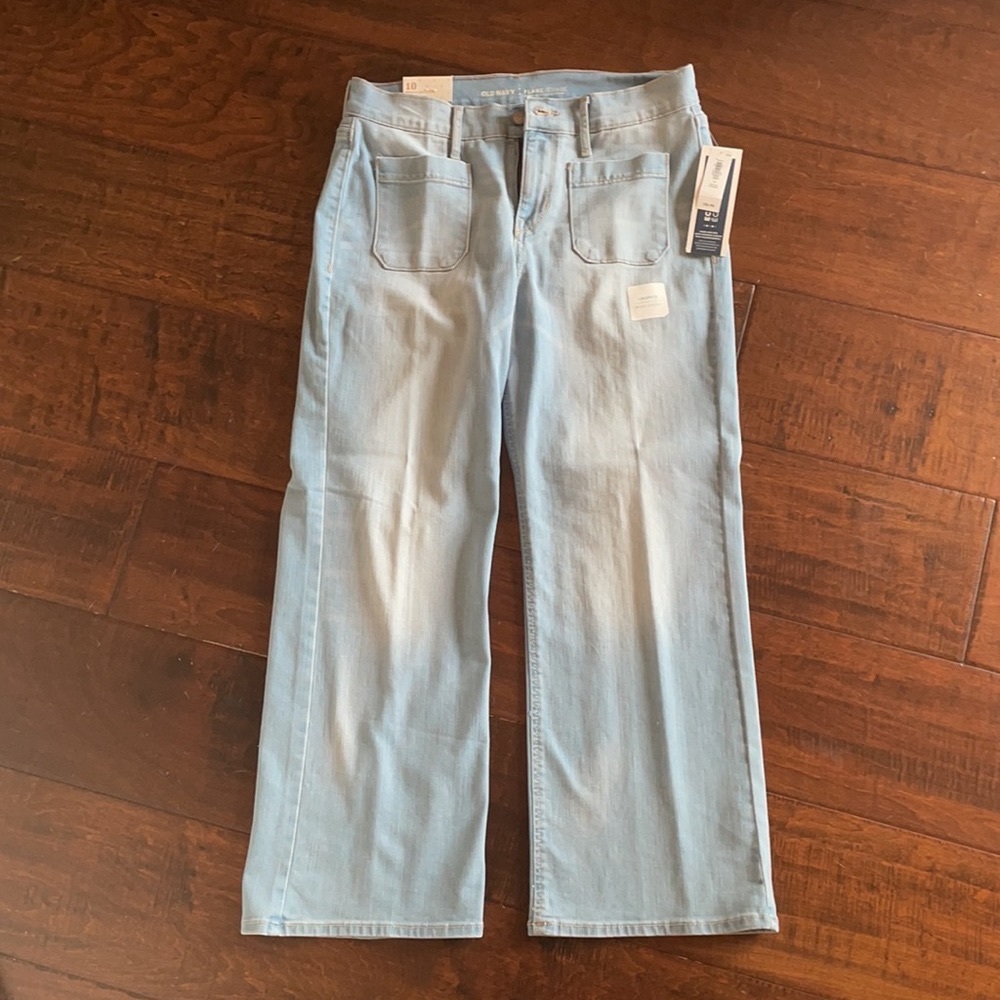 Old Navy Flare crop capri Size 10 New With Tags